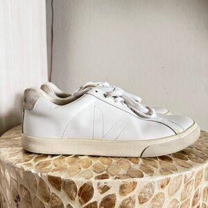 Veja White Esplar Leather Sneakers size 9